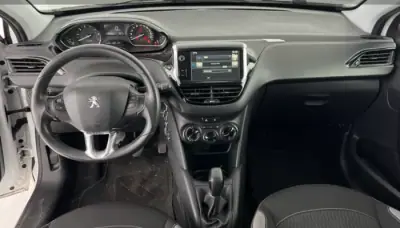 Peugeot 208 2015 - 7490 EUR, 113000 km - AUTO.MOTO.pt - 113000km - foto 14 de 21
