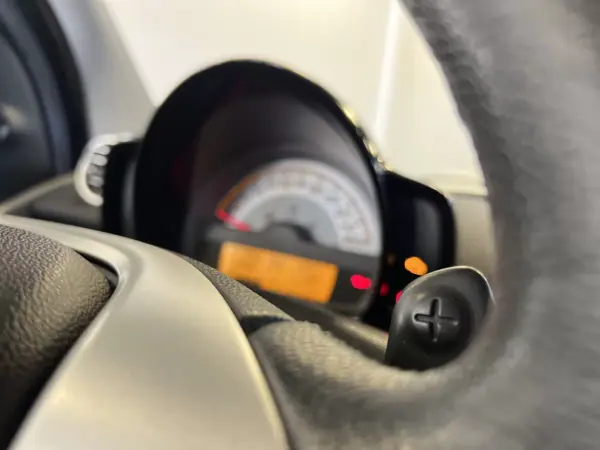 Smart ForTwo Coupé 2013 - 7990 EUR, 165000 km - AUTO.MOTO.pt - 165000km - foto 32 de 47