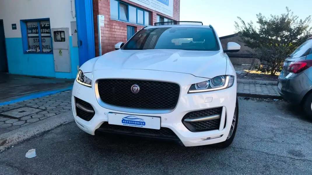 Jaguar F-Pace 2017 - 18900 EUR, 149000 km - 149000km - foto 17 de 23