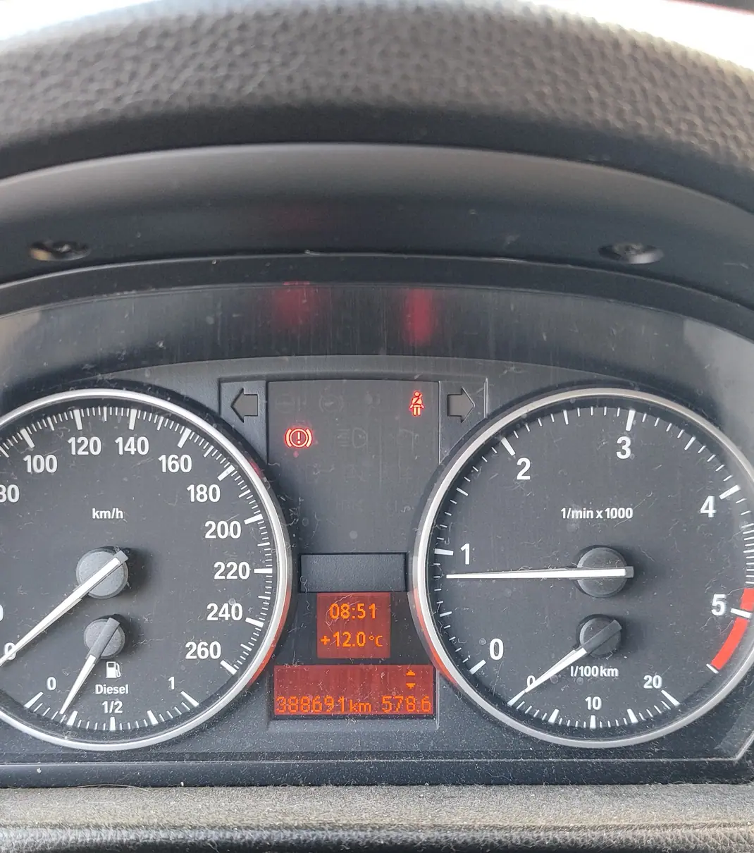 BMW 318 2008 - 4949 EUR, 390000 km - AUTO.MOTO.pt - 390000km - foto 6 de 9