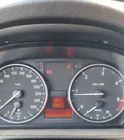 BMW 318 2008 - 4949 EUR, 390000 km - AUTO.MOTO.pt - 390000km - foto 6 de 9