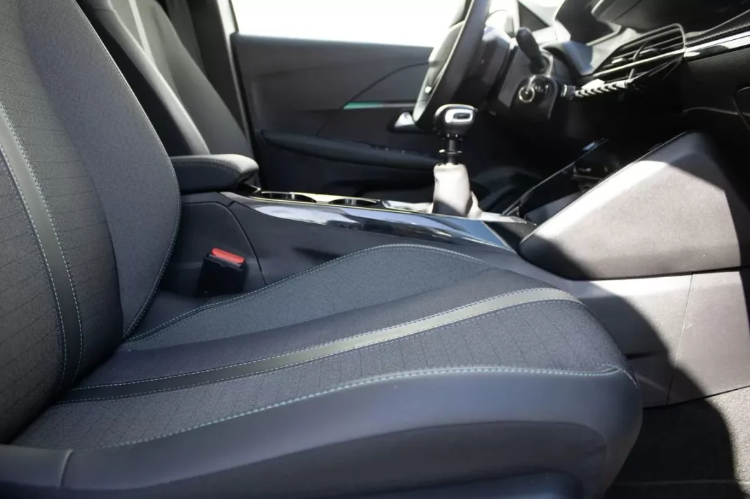 Peugeot 208 2023 - 16999 EUR, 96737 km - AUTO.MOTO.pt - 96737km - foto 16 de 34