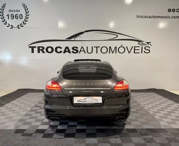 Porsche Panamera 2011 - 36900 EUR, 197360 km - AUTO.MOTO.pt - 197360km - foto 56 de 60