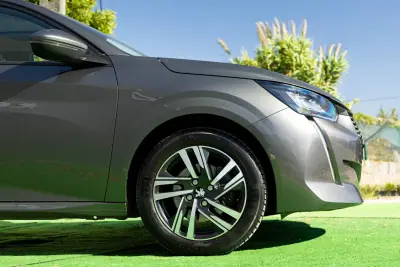 Peugeot 208 2020 - 12950 EUR, 87000 km - foto 4 de 35