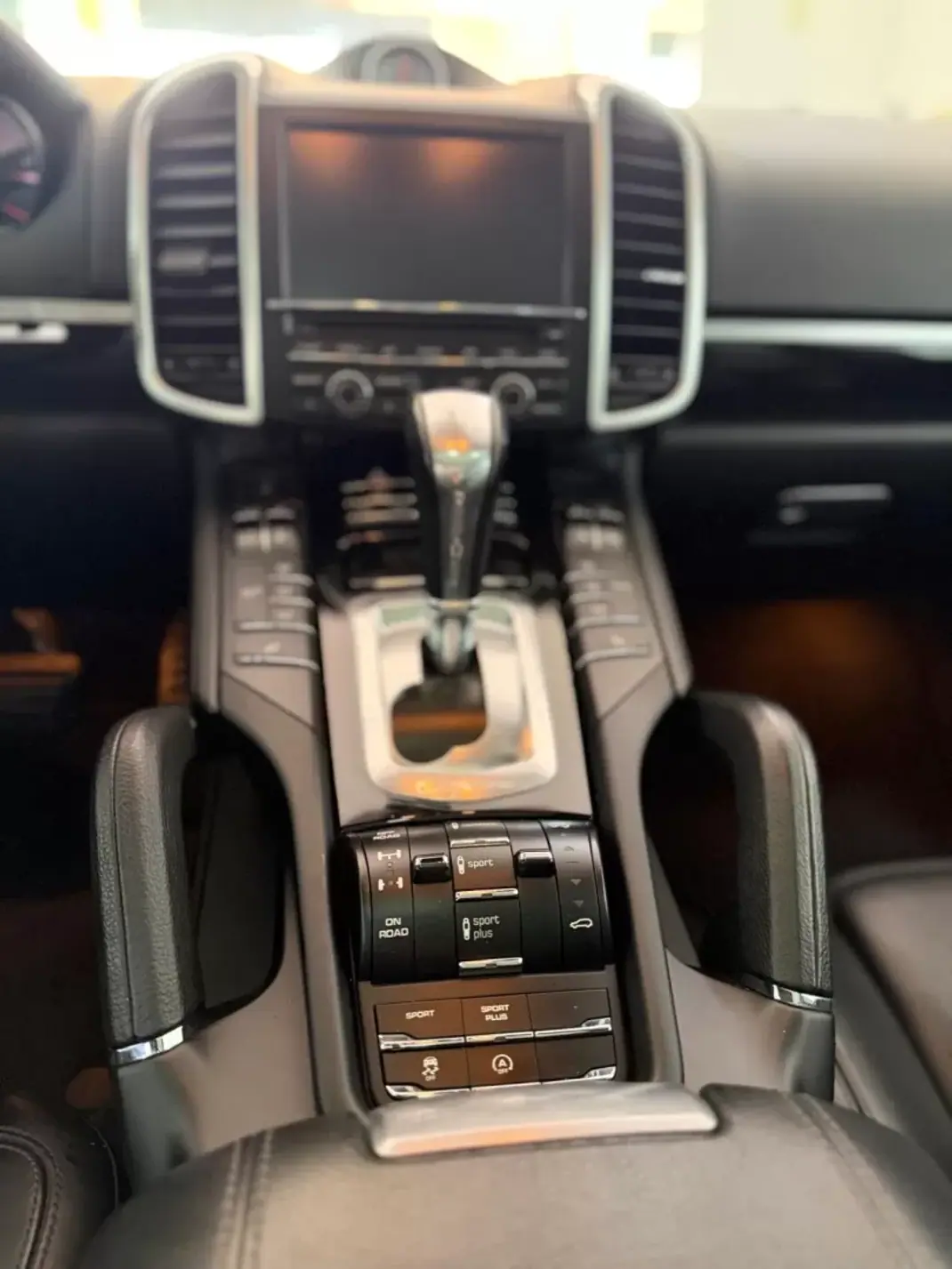 Porsche Cayenne 2016 - 34000 EUR, 280000 km - AUTO.MOTO.pt - 280000km - foto 13 de 23