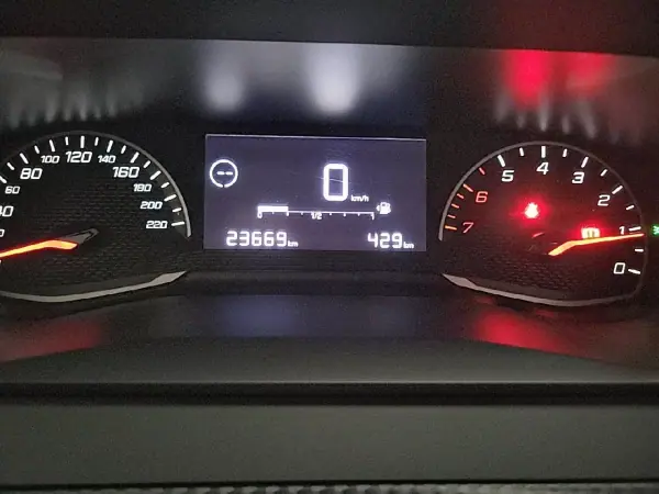 Peugeot 2008 2021 - 16700 EUR, 23540 km - AUTO.MOTO.pt - 23540km - foto 13 de 23