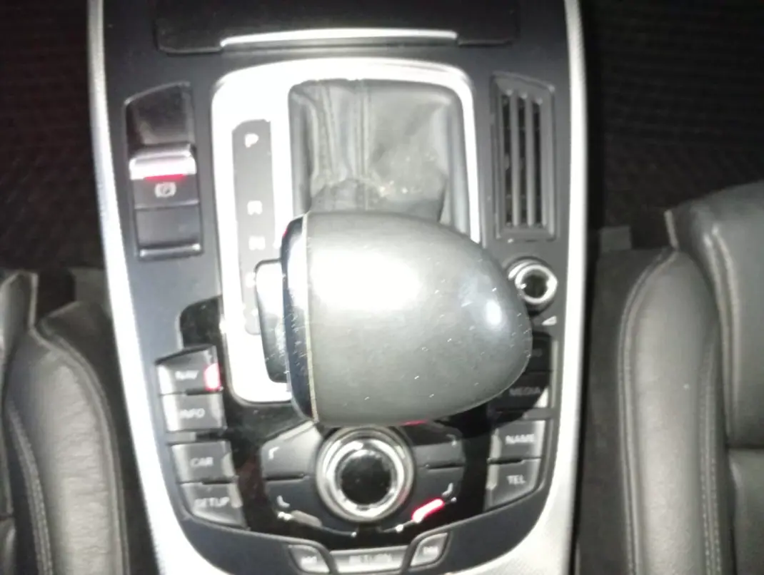 Audi A4 Avant 2015 - 19450 EUR, 167000 km - AUTO.MOTO.pt - 167000km - foto 11 de 19