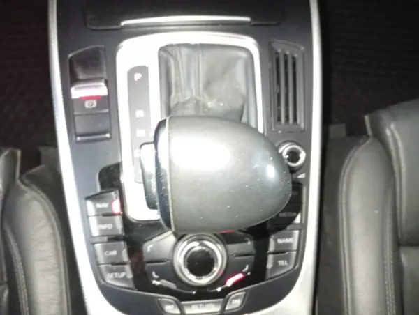 Audi A4 Avant 2015 - 19450 EUR, 167000 km - AUTO.MOTO.pt - 167000km - foto 11 de 19