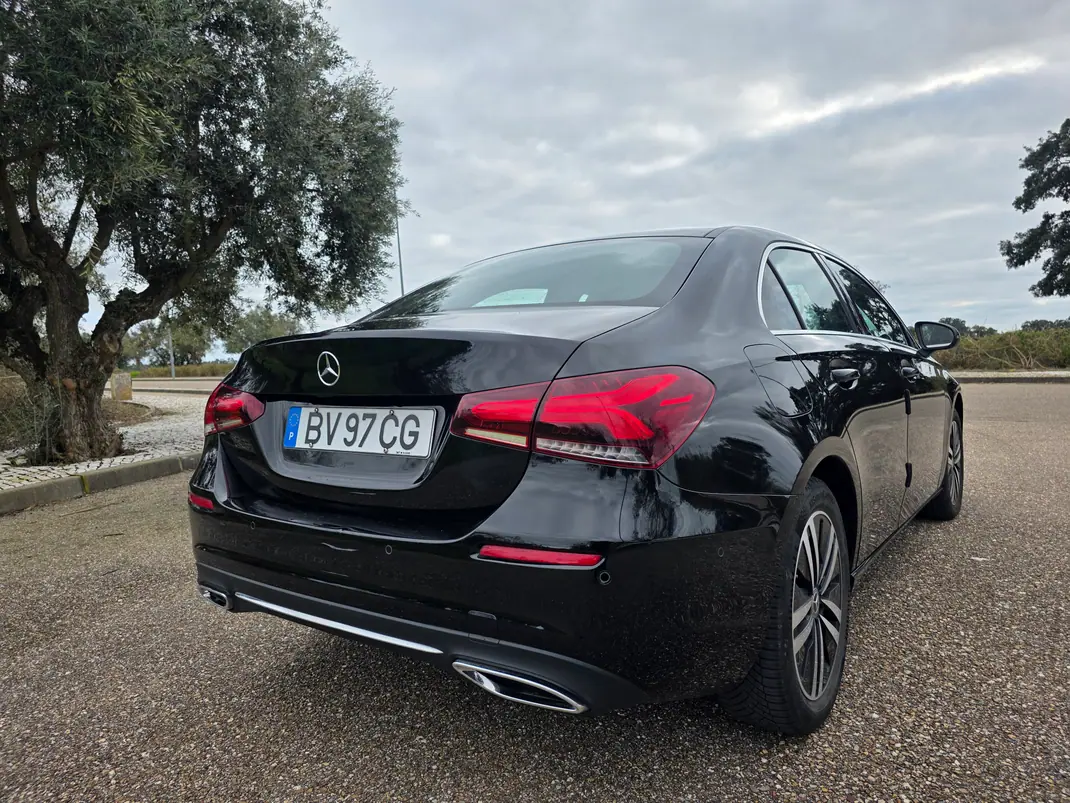 Mercedes-Benz A 250 Limousine 2021 - 21000 EUR, 202000 km - AUTO.MOTO.pt - 202000km - foto 9 de 12