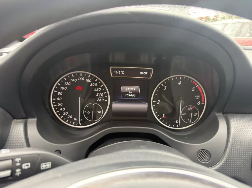 Mercedes-Benz A 180 2015 - 15990 EUR, 159668 km - AUTO.MOTO.pt - 159668km - foto 4 de 7