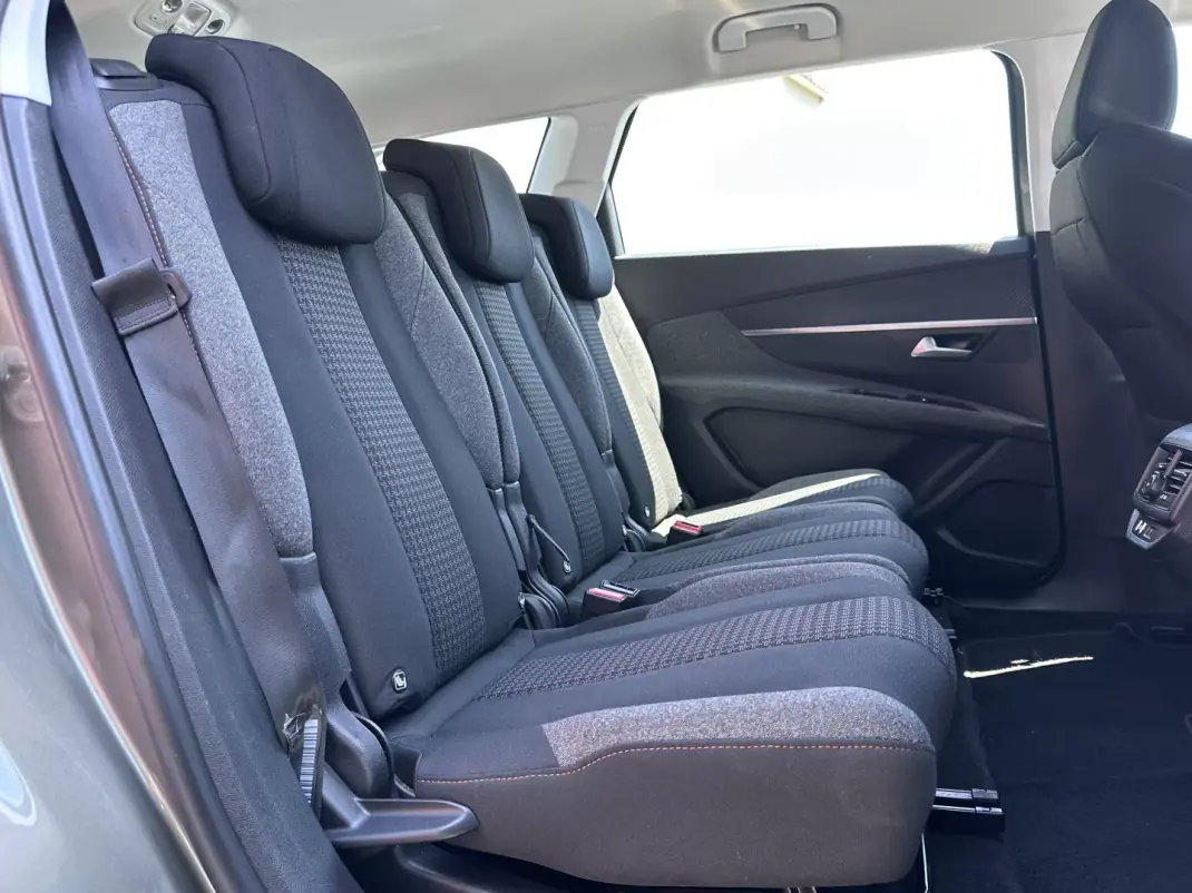 Peugeot 5008 2017 - 13900 EUR, 200000 km - AUTO.MOTO.pt - 200000km - foto 20 de 49
