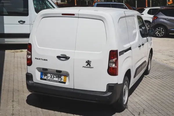 Peugeot Partner 2019 - 12500 EUR, 174520 km - AUTO.MOTO.pt - 174520km - foto 19 de 20