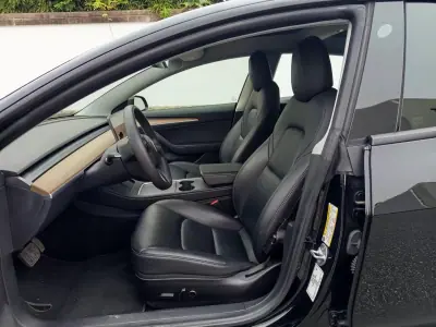 Tesla Model 3 2021 - 28990 EUR, 64400 km - AUTO.MOTO.pt - 64400km - foto 10 de 16