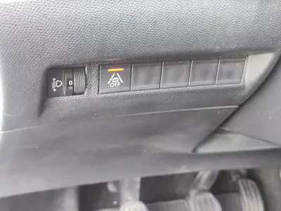 Peugeot 208 2020 - 11900 EUR, 247697 km - AUTO.MOTO.pt - 247697km - foto 22 de 23