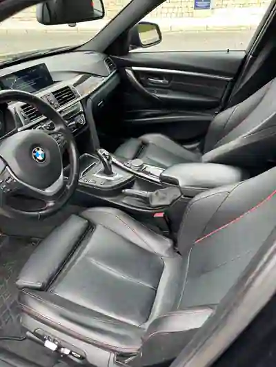 BMW 330 2015 - 17000 EUR, 185000 km - AUTO.MOTO.pt - 185000km - foto 8 de 13