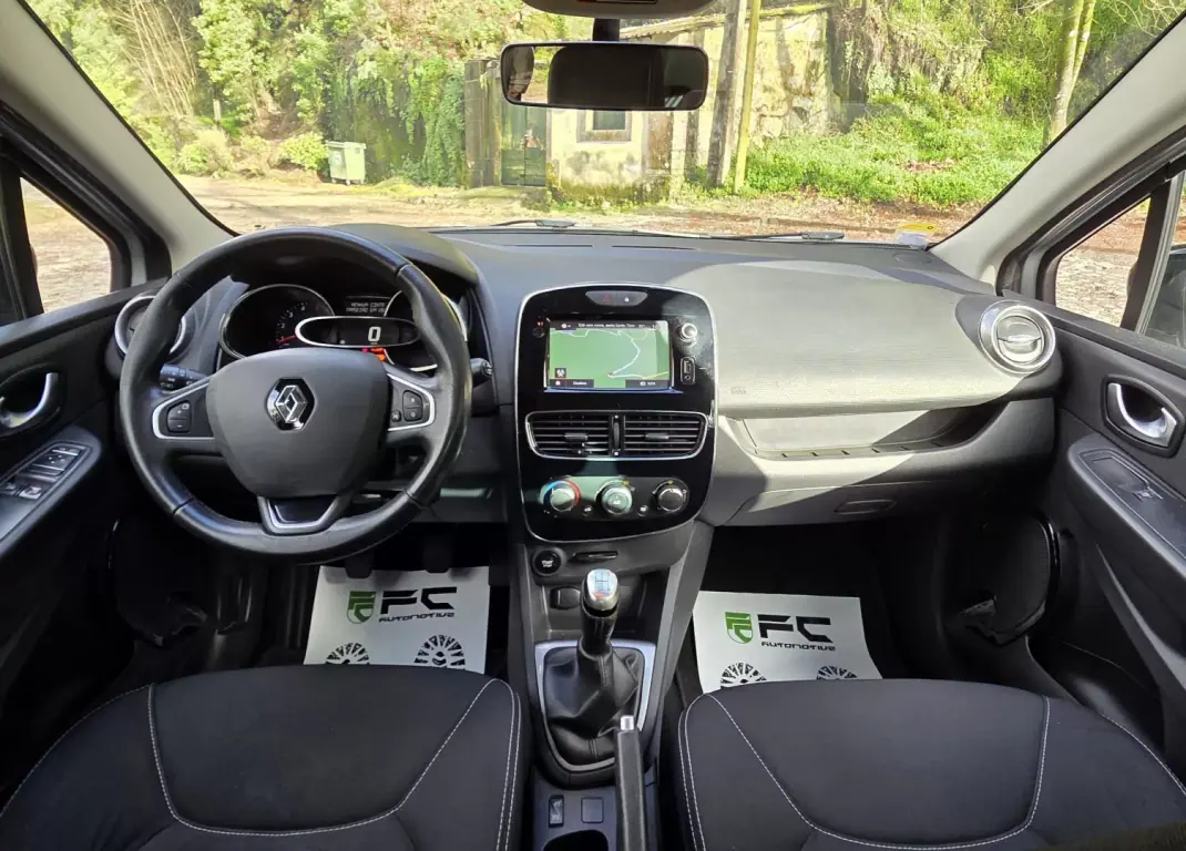 Renault Clio 2017 - 10950 EUR, 114000 km - AUTO.MOTO.pt - 114000km - foto 11 de 19