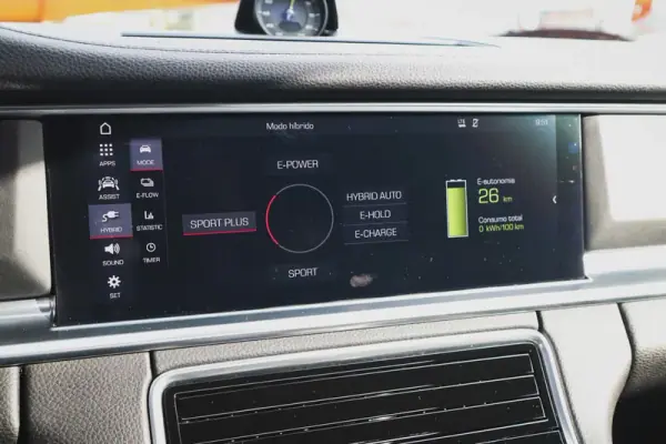 Porsche Panamera Sport Turismo 2019 - 67480 EUR, 97640 km - AUTO.MOTO.pt - 97640km - foto 45 de 71