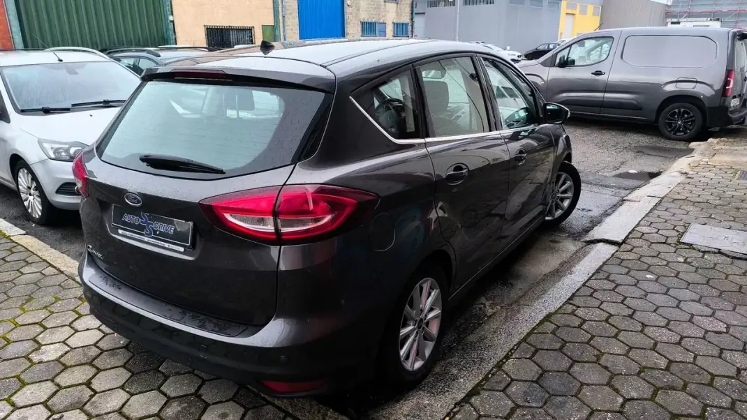 Ford C-Max 2015 - 10700 EUR, 168000 km - AUTO.MOTO.pt - 168000km - foto 6 de 16