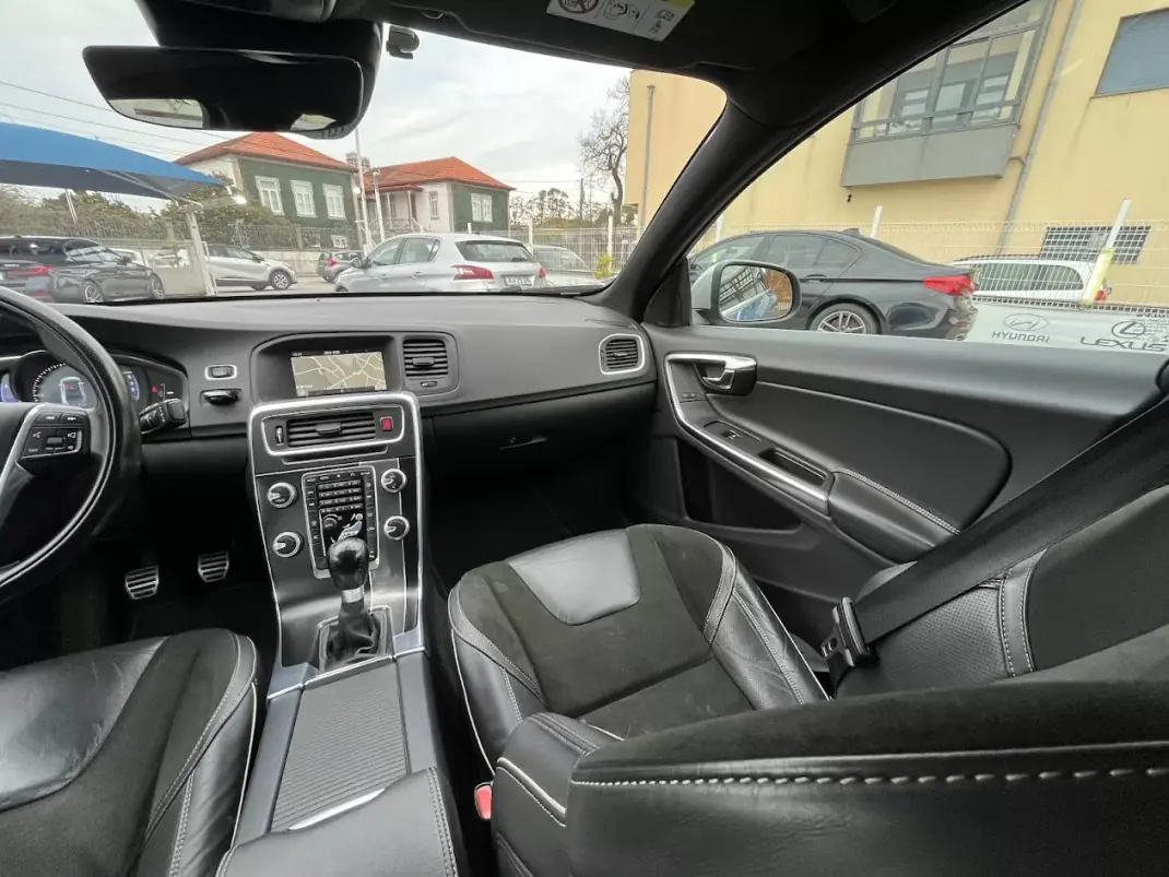 Volvo S60 2015 - 11950 EUR, 225000 km - AUTO.MOTO.pt - 225000km - foto 13 de 53