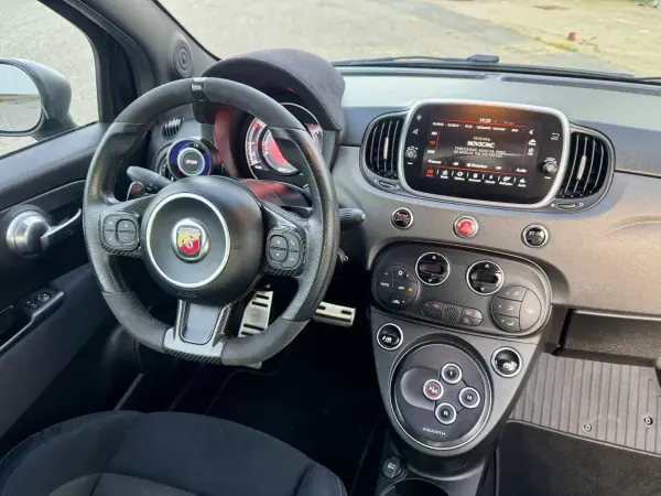Abarth 595 2018 - 22500 EUR, 86000 km - AUTO.MOTO.pt - 86000km - foto 18 de 31