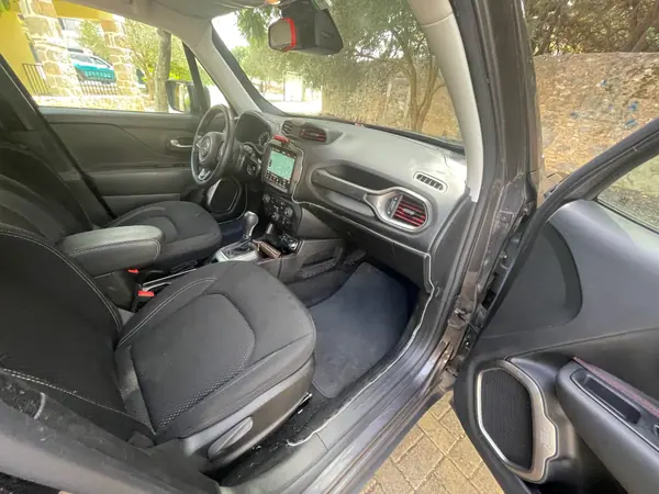 Jeep Renegade 2020 - 20500 EUR, 15000 km - AUTO.MOTO.pt - 15000km - foto 5 de 12