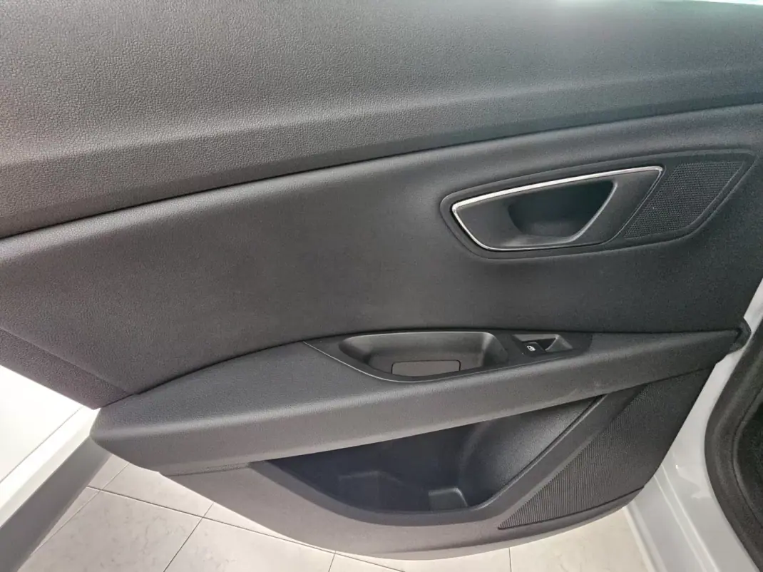 SEAT Leon ST 2015 - 16300 EUR, 51171 km - AUTO.MOTO.pt - 51171km - foto 11 de 20