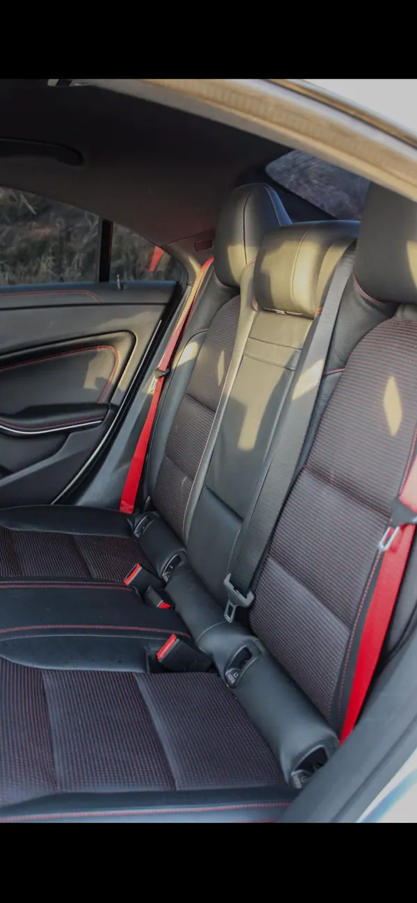 Mercedes-Benz CLA 45 AMG 2016 - 33000 EUR, 85800 km - AUTO.MOTO.pt - 85800km - foto 8 de 10