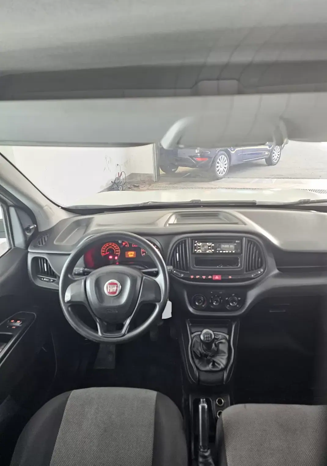 Fiat DOBLO CARGO 1.3 MULTIJET EASY 2018 - 10250 EUR, 177400 km - AUTO.MOTO.pt - 177400km - foto 23 de 26