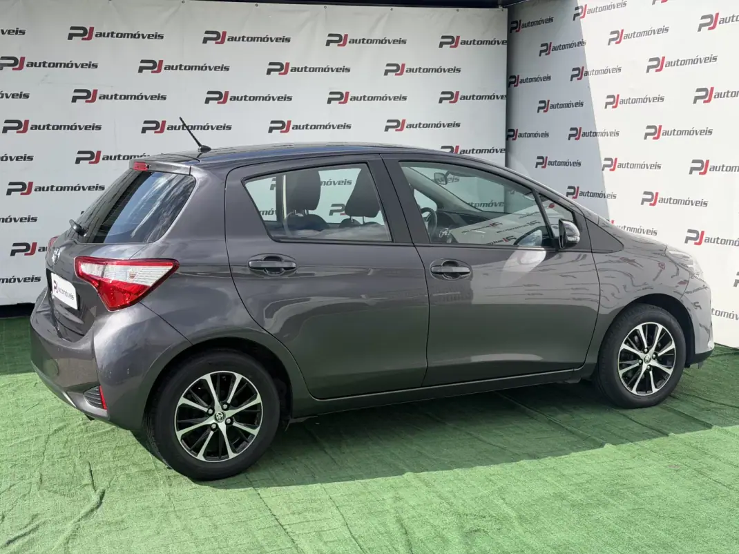 Toyota Yaris 2020 - 12990 EUR, 110000 km - AUTO.MOTO.pt - 110000km - foto 7 de 22