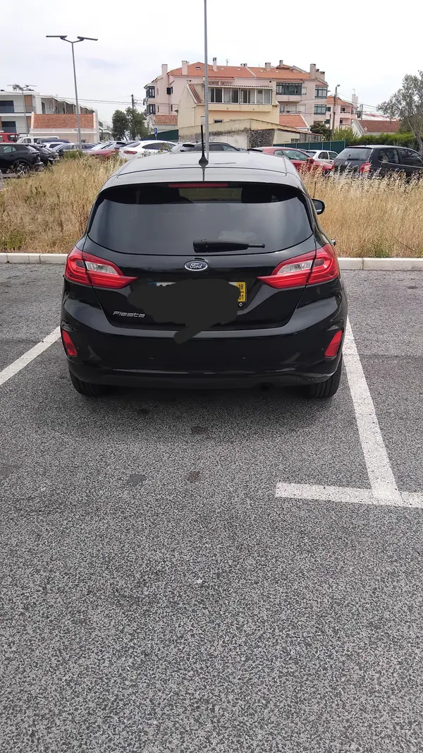Ford Fiesta 2018 - 10000 EUR, 107000 km - AUTO.MOTO.pt - 107000km - foto 2 de 5