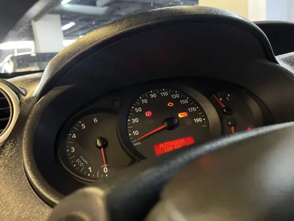 Renault 2018 - 6490 EUR, 385000 km - AUTO.MOTO.pt - 385000km - foto 27 de 33