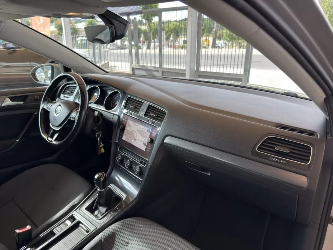 Volkswagen Golf 2017 - 15950 EUR, 151736 km - 151736km - foto 32 de 34