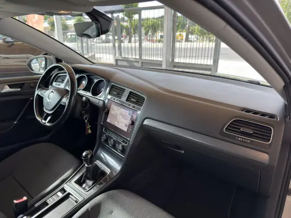 Volkswagen Golf 2017 - 15950 EUR, 151736 km - AUTO.MOTO.pt - 151736km - foto 32 de 34