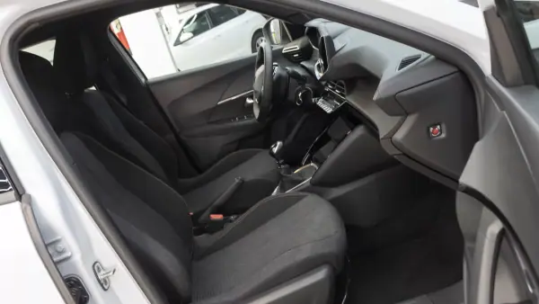 Peugeot 2008 2025 - 20350 EUR, 16875 km - AUTO.MOTO.pt - 16875km - foto 12 de 31