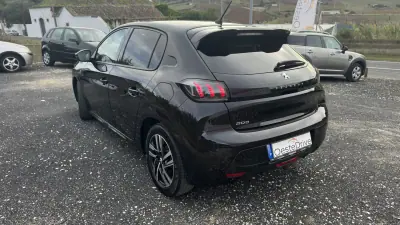 Peugeot 208 2023 - 18800 EUR, 57000 km - AUTO.MOTO.pt - 57000km - foto 7 de 23