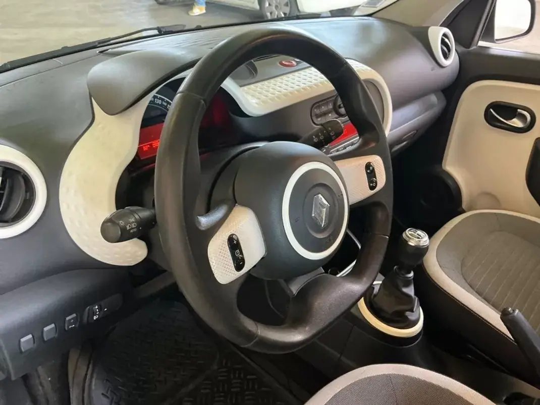 Renault Twingo 2019 - 10690 EUR, 38142 km - 38142km - foto 7 de 13