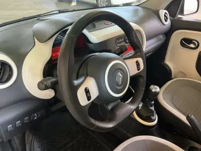 Renault Twingo 2019 - 10690 EUR, 38142 km - 38142km - foto 7 de 13