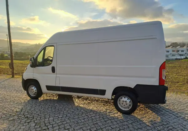 Peugeot Boxer 2015 - 15500 EUR, 87000 km - AUTO.MOTO.pt - 87000km - foto 3 de 9