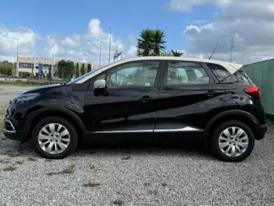 Renault Captur 2017 - 12500 EUR, 112400 km - AUTO.MOTO.pt - 112400km - foto 4 de 27