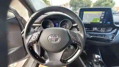 Toyota C-HR 2018 — foto 4 de 7