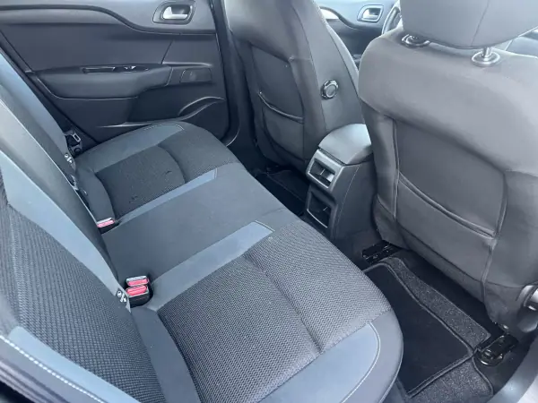 Citroën C4 2016 - 12250 EUR, 155210 km - AUTO.MOTO.pt - 155210km - foto 12 de 18