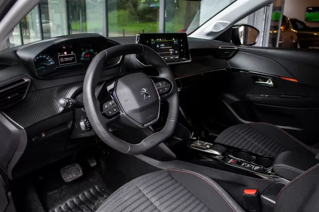 Peugeot e-208 2023 - 17800 EUR, 18457 km - AUTO.MOTO.pt - 18457km - foto 25 de 41