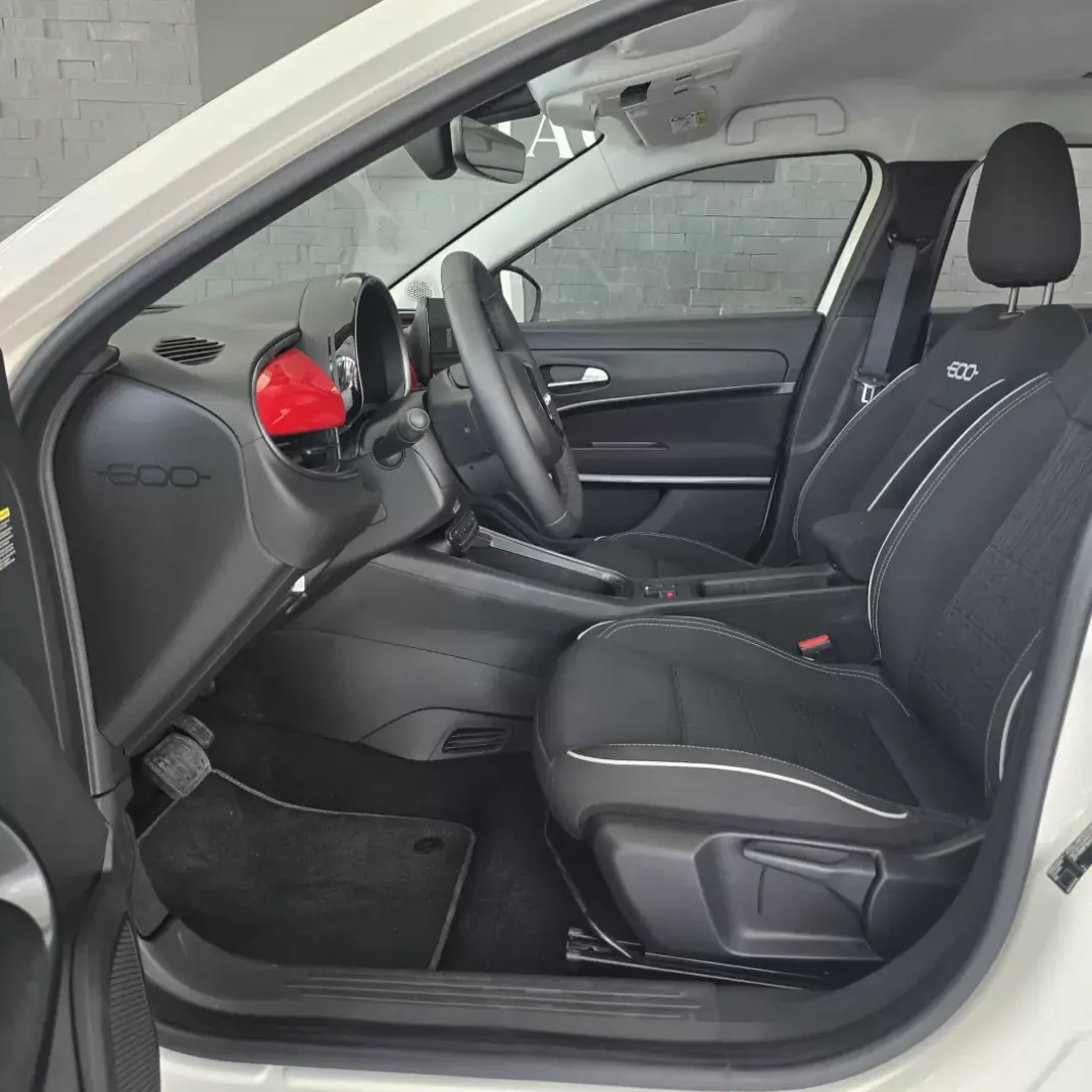 Fiat 600e 2025 - 24950 EUR, 14353 km - 14353km - foto 19 de 30