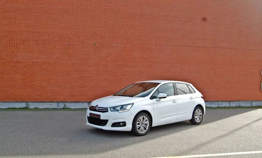 Citroën C4 2016 - 8990 EUR, 179000 km - AUTO.MOTO.pt - 179000km - foto 1 de 9
