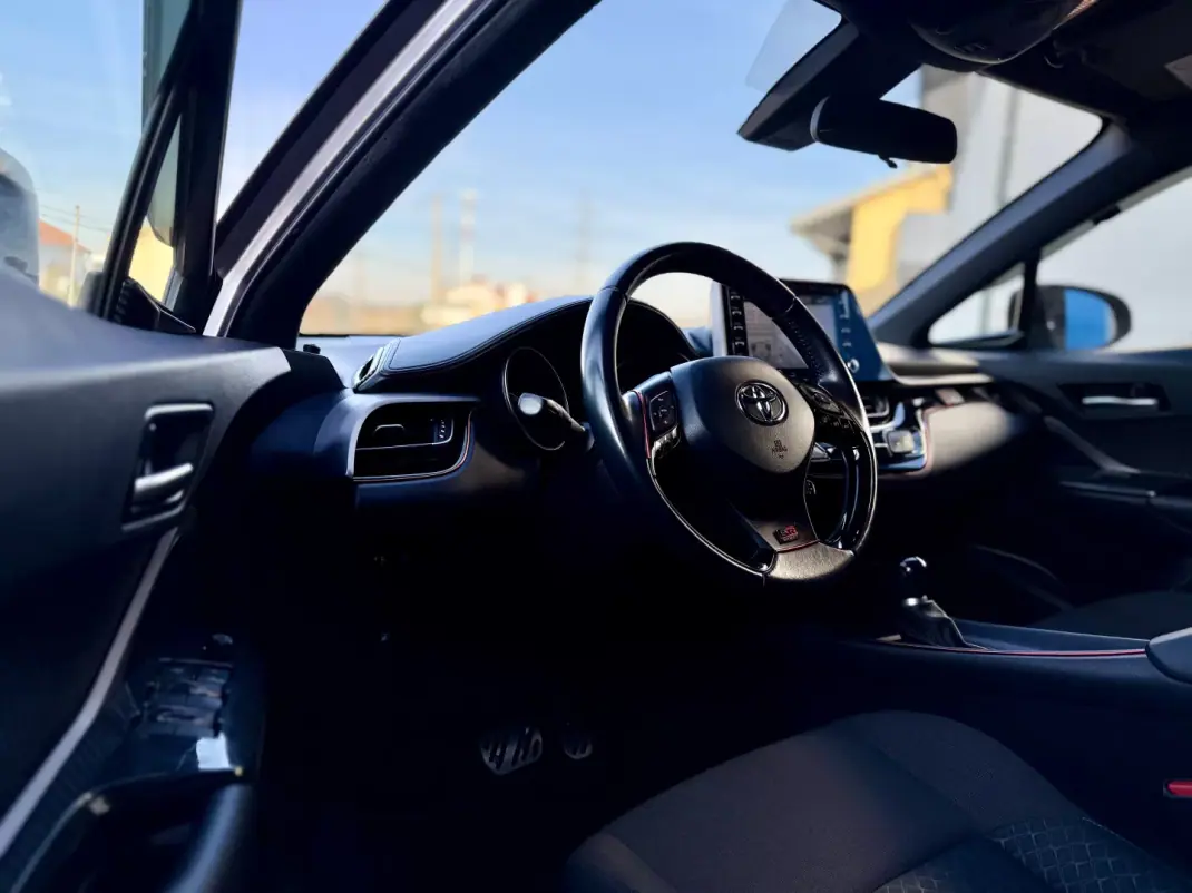 Toyota C-HR 2020 - 23950 EUR, 78000 km - AUTO.MOTO.pt - 78000km - foto 12 de 26