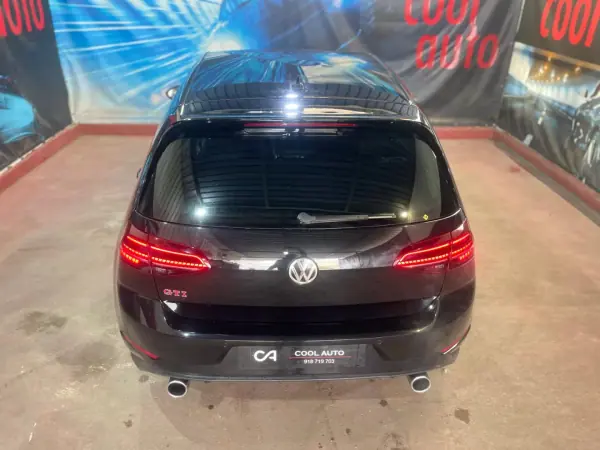 Volkswagen Golf 2019 - 30500 EUR, 106000 km - AUTO.MOTO.pt - 106000km - foto 15 de 47
