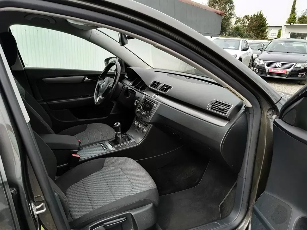 Volkswagen Passat 2012 - 8490 EUR, 296803 km - AUTO.MOTO.pt - 296803km - foto 2 de 27