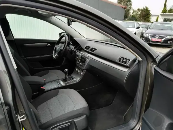 Volkswagen Passat 2012 - 8490 EUR, 296803 km - AUTO.MOTO.pt - 296803km - foto 2 de 27