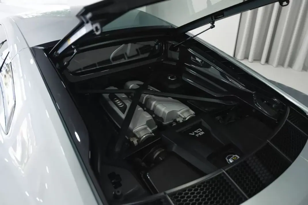 Audi R8 Coupé 2016 - 129950 EUR, 87000 km - 87000km - foto 13 de 51