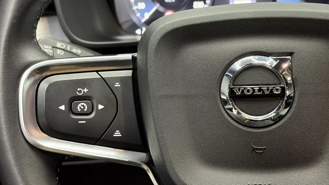 Volvo XC 40 2023 - 29970 EUR, 57000 km - AUTO.MOTO.pt - 57000km - foto 16 de 46